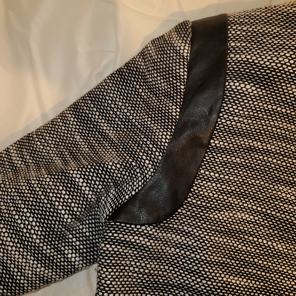 Cropped Blazer - Picture 2 of 7